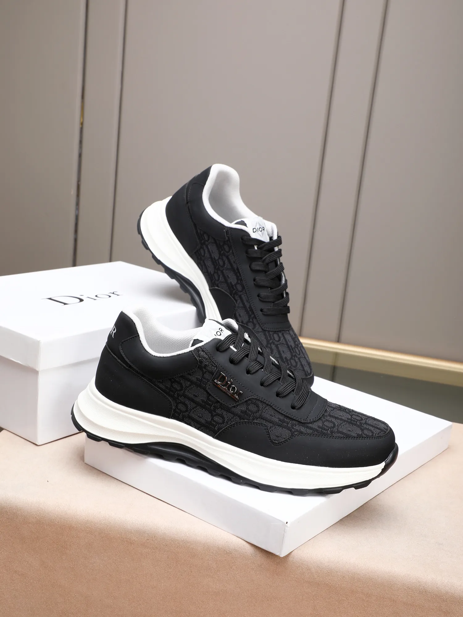 🆕🆕🆕Men's Shoes💰P460 Dior's avant-garde and versatile fashionable men's shoes are privately modeled, calfskin stitched with Dior's special waterproof fabric, fashionable, simple, stylish, eye-catching and classy. It will subvert old ideas and be a must-have for fashionistas who want to spend time with you! Must keep it for yourself! High-end comfort but low-end, high-end quality workmanship. Code number: 38-44 (45 customized) 4 colors for your choice [kiss][kiss][kiss]